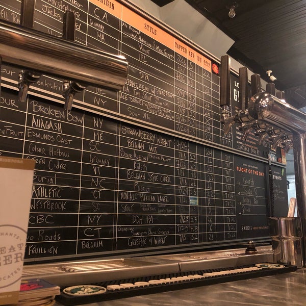 Photo taken at Top Hops by Mathieu D. on 7/30/2019