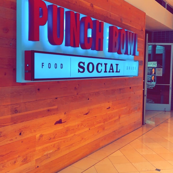 Foto tomada en Punch Bowl Social  por Abdullah A. el 3/12/2022