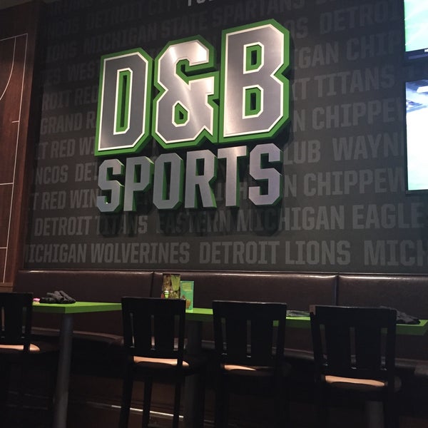 Photo taken at Dave &amp; Buster&#39;s by Jennifer S. on 8/9/2015