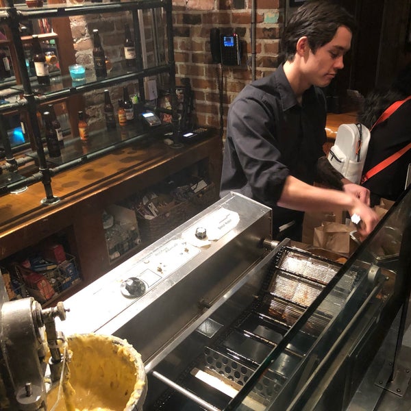 Foto diambil di Bobby-Q&#39;s Restaurant oleh Ryan P. pada 2/23/2019