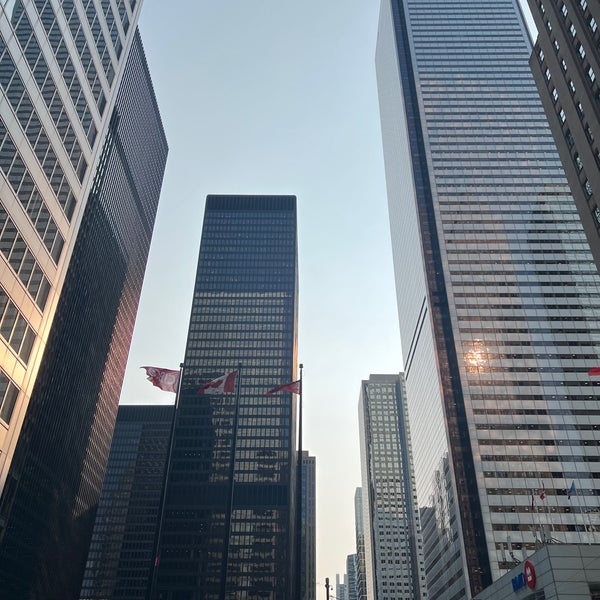 Das Foto wurde bei Toronto Financial District von Jeremy V. am 5/16/2023 aufgenommen