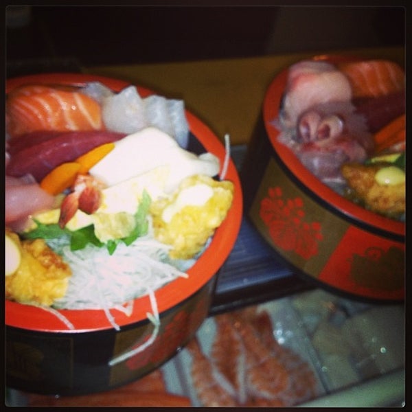 11/19/2013にjohn c.がYummy Sushiで撮った写真