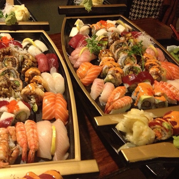11/16/2013にjohn c.がYummy Sushiで撮った写真