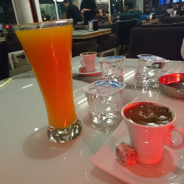 11/4/2017에 Sinem Kaan Ç.님이 Trend Cafe에서 찍은 사진