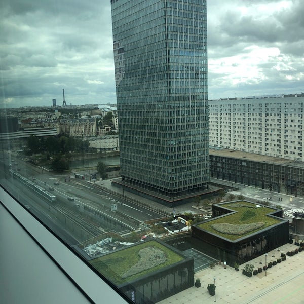 Foto diambil di Meliá La Défense Paris oleh Afnan pada 9/28/2019