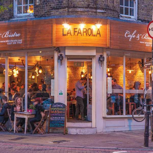 4/23/2014 tarihinde La Farola Cafe &amp; Bistroziyaretçi tarafından La Farola Cafe &amp; Bistro'de çekilen fotoğraf