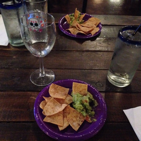 Foto tirada no(a) Catrinas Tacos and Tequila Bar por Dave G. em 10/23/2014