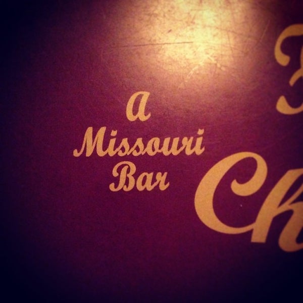 Foto diambil di Harpo&#39;s Bar and Grill oleh Eli Y. pada 11/25/2013