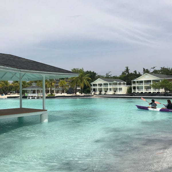Foto scattata a Plantation Bay Resort and Spa da Samantha 歆. il 8/9/2018