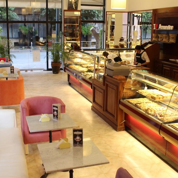 Amandine Bakery,located in Marrakech's downtown, welcomes you every day from 7am to 9pm in a convivial space to succumb to the world of taste and flavors.100 % Almonds Moroccan cakes home-made !