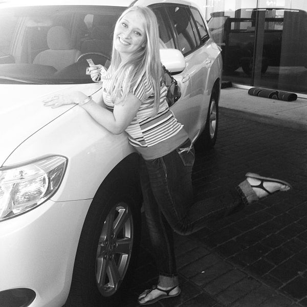 Foto diambil di Toyota of Katy oleh Lindsey R. pada 2/11/2013