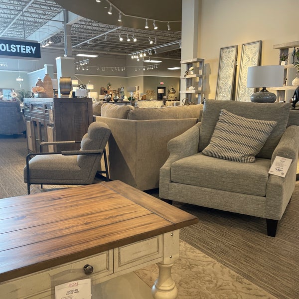 HOM Furniture Minneapolis, MN