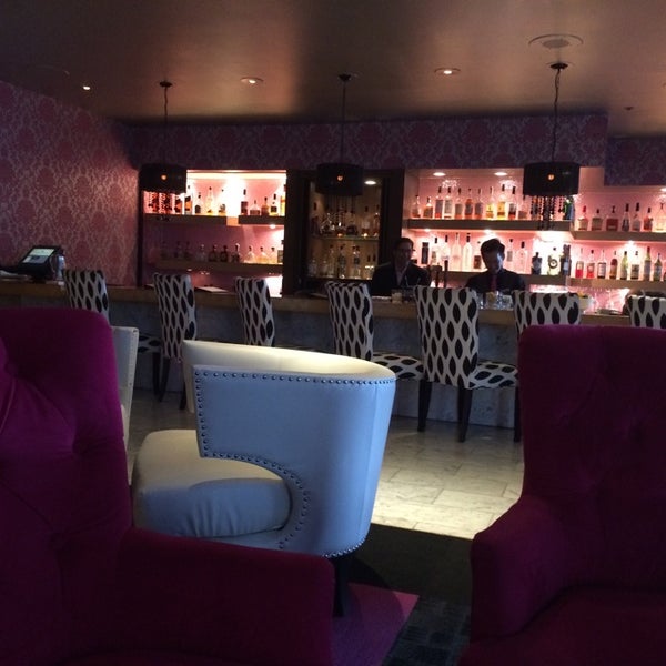 Foto tirada no(a) KANPAI Lounge por Andrew W. em 5/17/2014