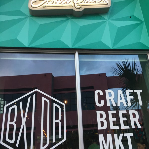 Foto scattata a Boxelder Craft Beer Market da Joshua C. il 2/14/2020