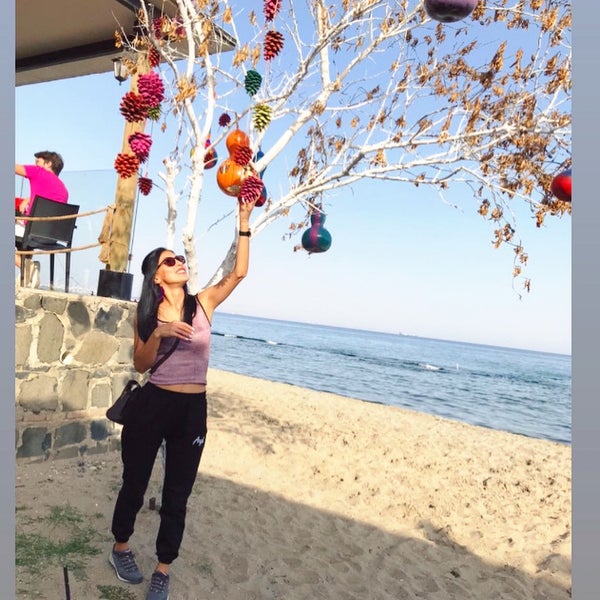 10/4/2020 tarihinde 𝙰𝚜𝚒𝚢𝚎 𝙰𝙺𝚃𝙰Ş ziyaretçi tarafından Shaya Beach Cafe &amp; Restaurant'de çekilen fotoğraf