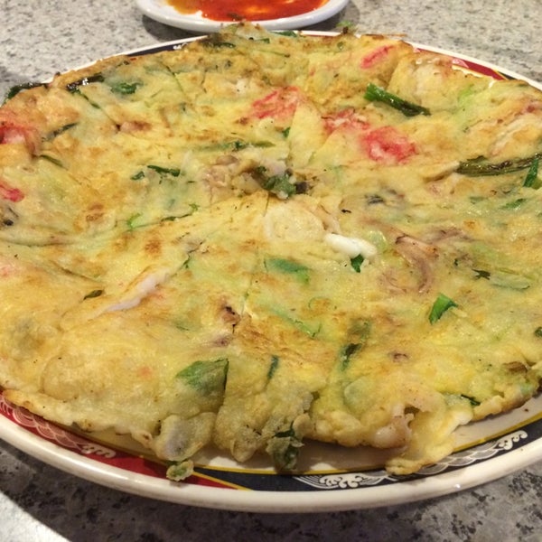 Foto diambil di Asian Kitchen Korean Cuisine oleh Babs . pada 4/3/2014