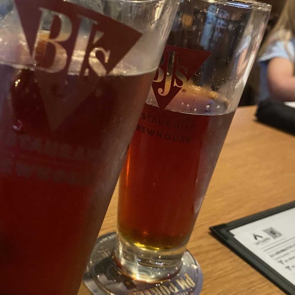 Photo taken at BJ&#39;s Restaurant &amp; Brewhouse by Adam D. on 10/18/2022