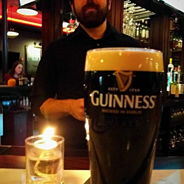 Снимок сделан в Waxy&#39;s - The Modern Irish Bar пользователем Marcus J. 10/16/2016