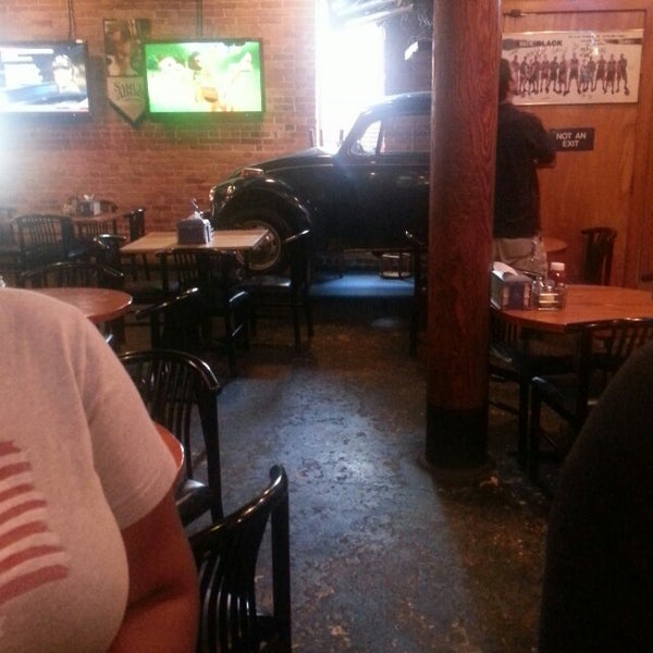 7/23/2013 tarihinde Tara W.ziyaretçi tarafından Satisfaction Restaurant &amp; Bar'de çekilen fotoğraf
