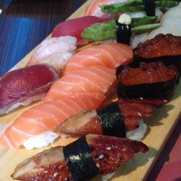 Foto diambil di Kyoto Sushi &amp; Grill oleh Nicharee P. pada 4/15/2015