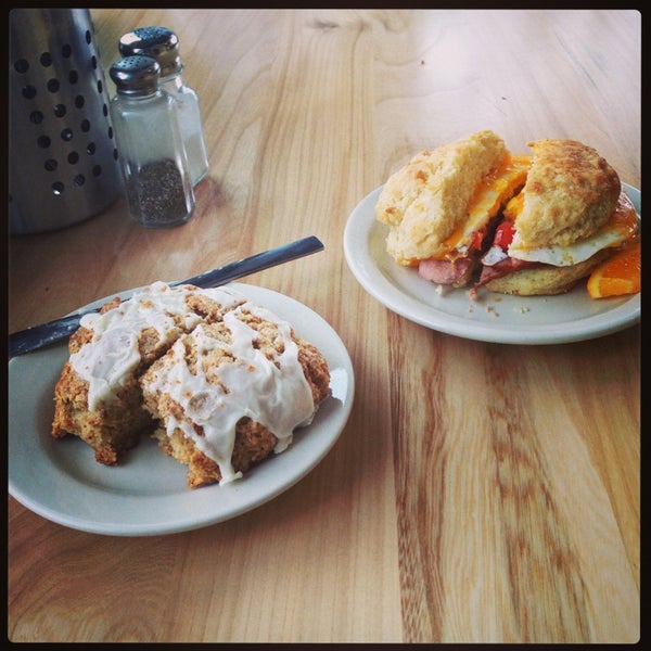 3/24/2013 tarihinde Dana B.ziyaretçi tarafından Butter Bakery Cafe'de çekilen fotoğraf
