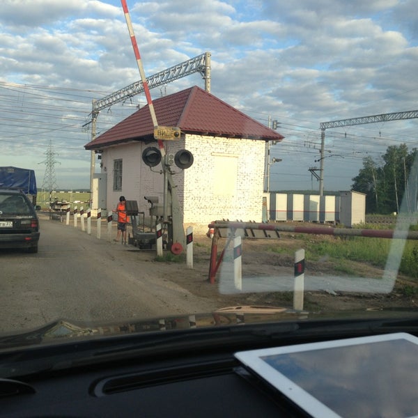 белый переезд