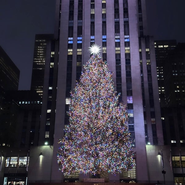 Foto diambil di Rockefeller Plaza oleh Bandar pada 12/29/2023