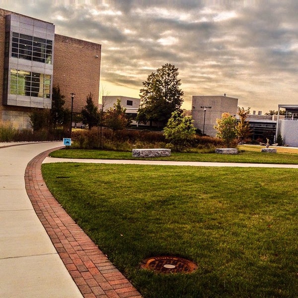 รูปภาพถ่ายที่ Howard Community College โดย Fuad K. เมื่อ 10/3/2014