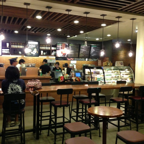 Starbucks Coffee Shop in San Fernando