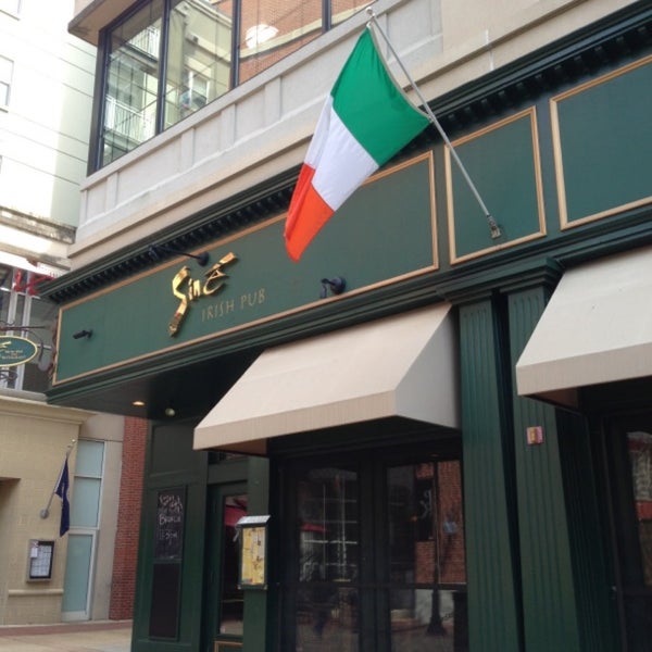 Photo taken at Siné Irish Pub &amp; Restaurant by David ⚡. on 4/21/2013