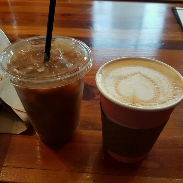 Photo taken at Elixr Coffee Roasters by Jinni on 3/8/2020