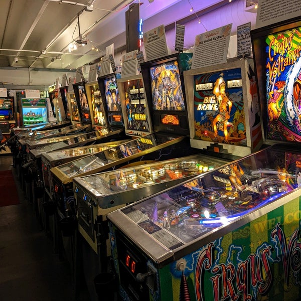 Foto scattata a Silverball Retro Arcade da Jinni il 4/24/2022