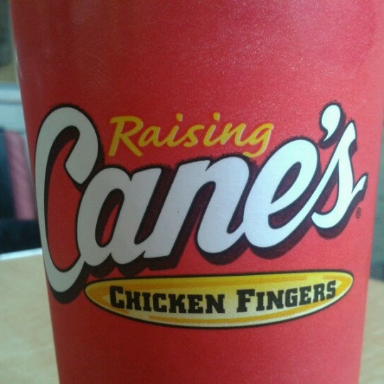 10/1/2012 tarihinde Jason B.ziyaretçi tarafından Raising Cane&#39;s Chicken Fingers'de çekilen fotoğraf