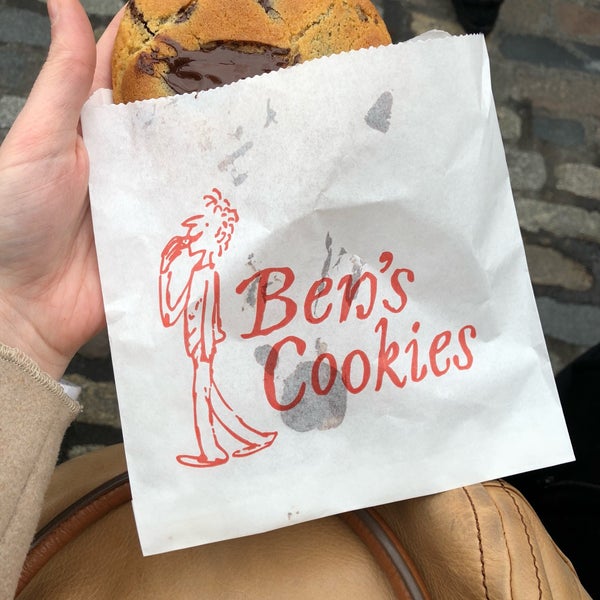Foto tirada no(a) Ben&#39;s Cookies por Vic S. em 11/24/2018