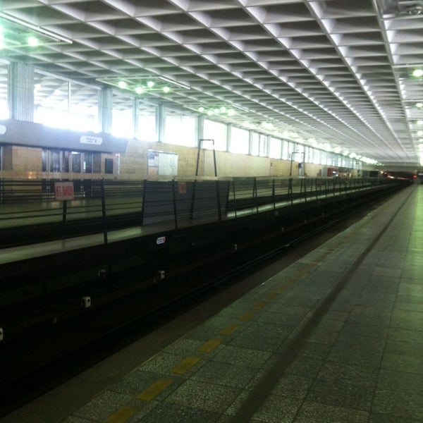 Метро девяткино 05.09. Метро Девяткино 2000 год. Метро Девяткино 90е. Девяткино (станция метро). Технологический институт Девяткино.