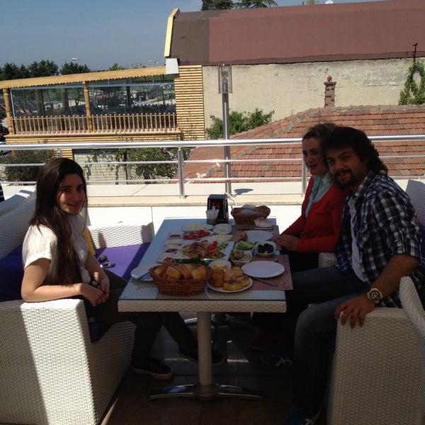 Foto scattata a Bryas Cafe &amp; Restaurant da Erkan U. il 4/28/2013
