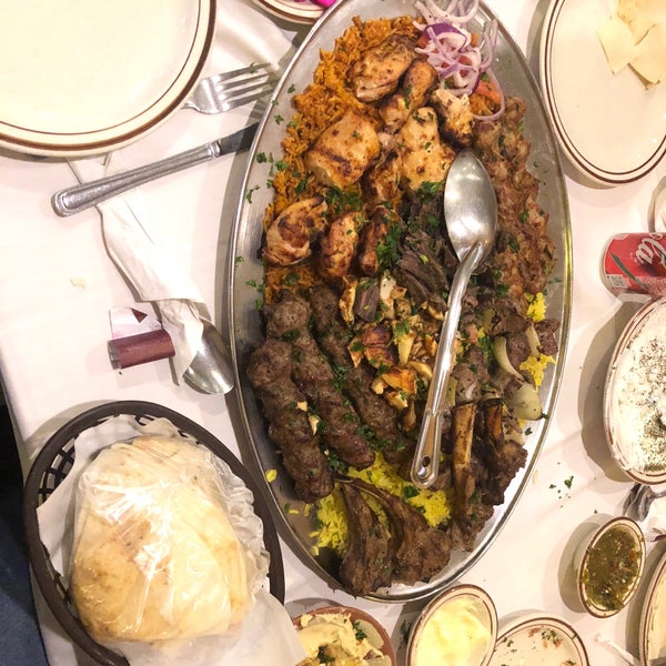 รูปภาพถ่ายที่ Al Natour Middle Eastern Restaurant โดย A B. เมื่อ 12/12/2018
