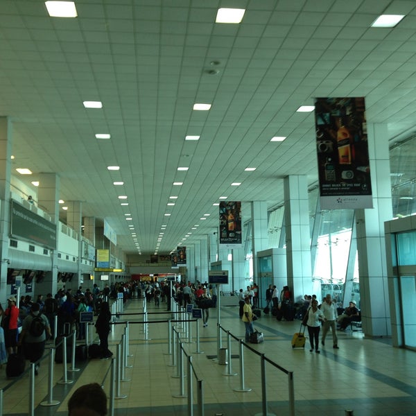 รูปภาพถ่ายที่ Aeropuerto Internacional de Tocumen (PTY) โดย Дмитрий Л. เมื่อ 5/11/2013