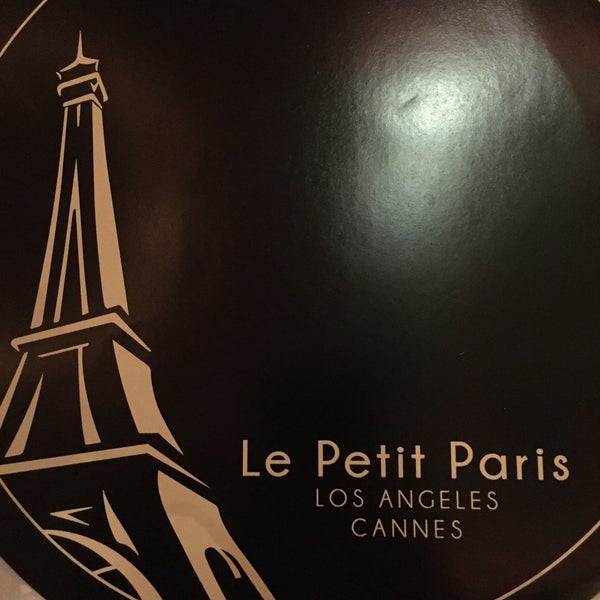 Foto tirada no(a) Le Petit Paris por Eric C. em 11/29/2019