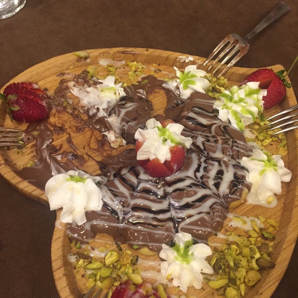 8/4/2018にNader H.がLayale Şamiye - Tarihi Sultan Sofrası مطعم ليالي شامية سفرة السلطانで撮った写真