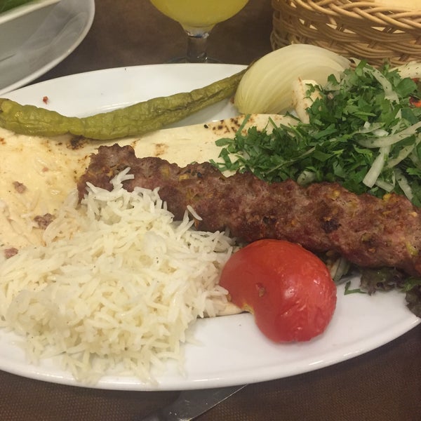 8/4/2018にNader H.がLayale Şamiye - Tarihi Sultan Sofrası مطعم ليالي شامية سفرة السلطانで撮った写真