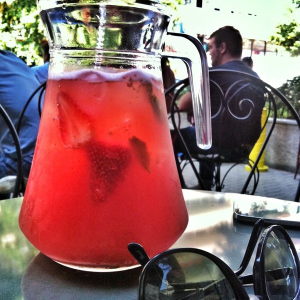Refresh your self with 1.2L of fresh drink: Strawberry, Pineapple, Lemonade, Orange, Watermelon.