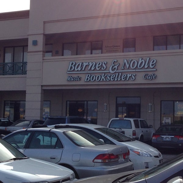 Barnes Noble Booksellers Now Closed Bookstore In Waialae