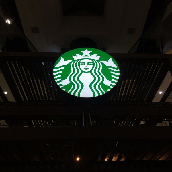 Foto scattata a Starbucks da 𝐴𝑚𝑎𝑎𝑑𝑎 ‏🥥 il 3/7/2020