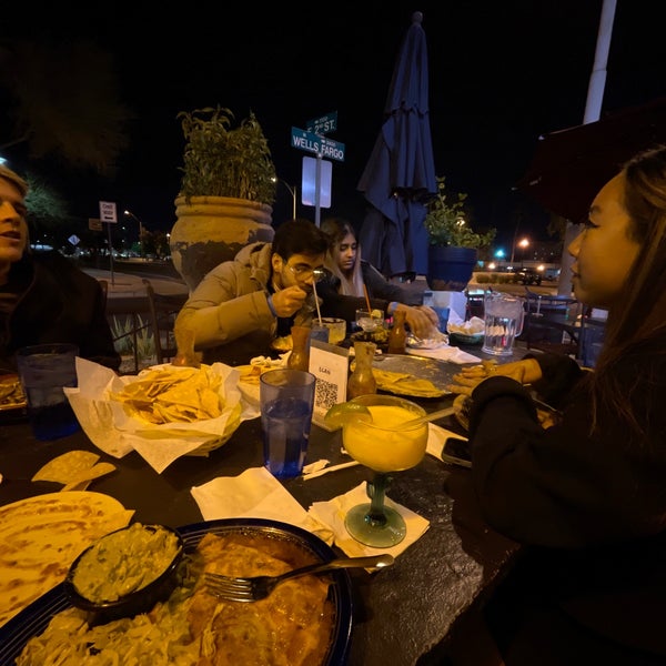 Foto scattata a Los Olivos Mexican Patio da Ayesha Z. il 1/3/2021