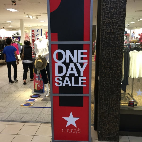 Macy's The Commons at Federal Way Department Store