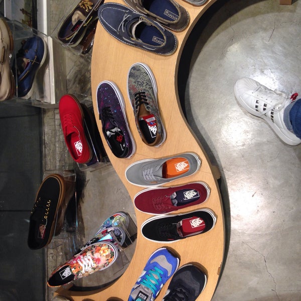 Shoe salon robinsons galleria store