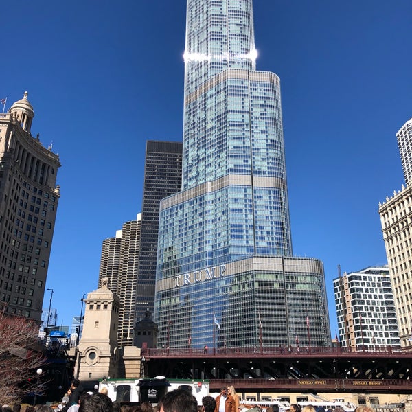 Foto diambil di Chicago&#39;s First Lady oleh Jordan K. pada 4/20/2019