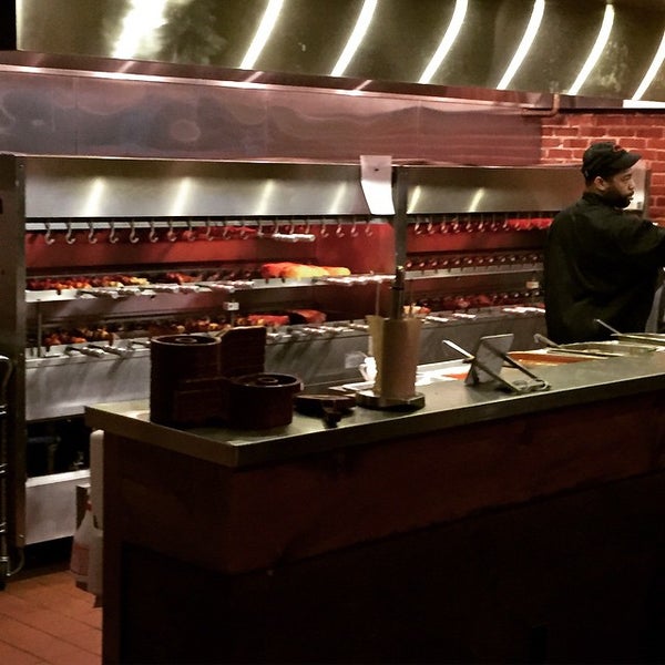 Foto tirada no(a) Rodizio Grill The Brazilian Steakhouse por Antwaune D. em 2/15/2015