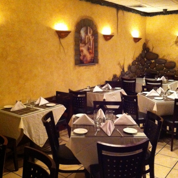 Das Foto wurde bei Adriatic Italian Restaurant von Nimet A. am 1/14/2014 aufgenommen